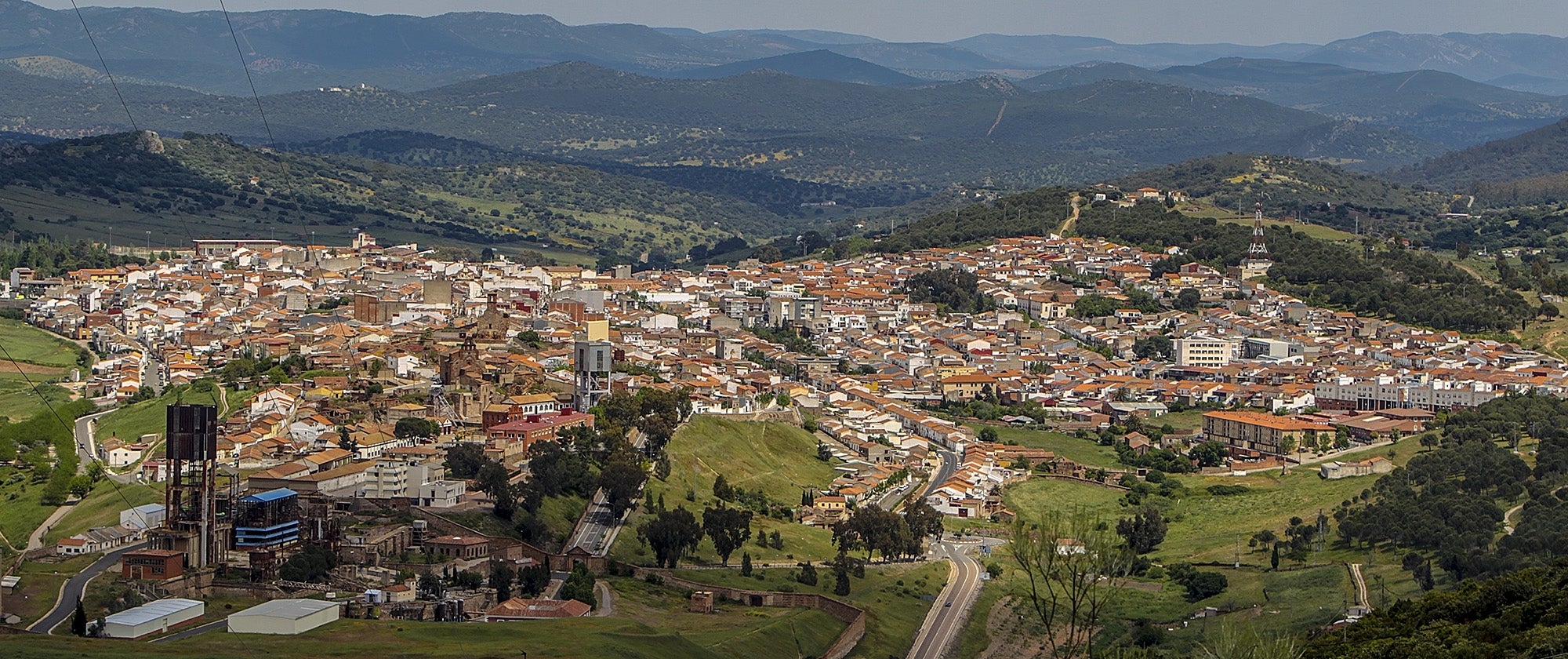 Tranquilidad y expectación en Almadén tras la aparición de un cadáver calcinado: "Es bastante extraño" Tranquilidad y expectación en Almadén tras la aparición de un cadáver calcinado: "Es bastante extraño"