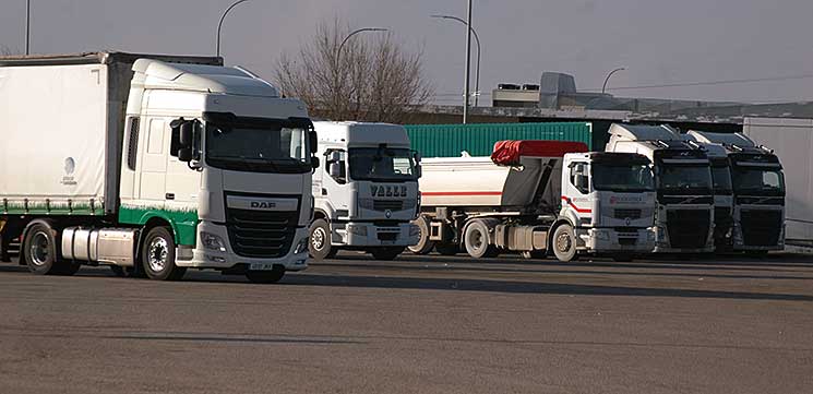 Los transportistas piden medidas de seguridad efectivas en las zonas de estacionamiento Los transportistas piden medidas de seguridad efectivas en las zonas de estacionamiento