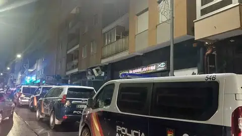 La Policía Nacional desarticula dos puntos de venta de droga en Santiago con la detención de cuatro personas La Policía Nacional desarticula dos puntos de venta de droga en Santiago con la detención de cuatro personas