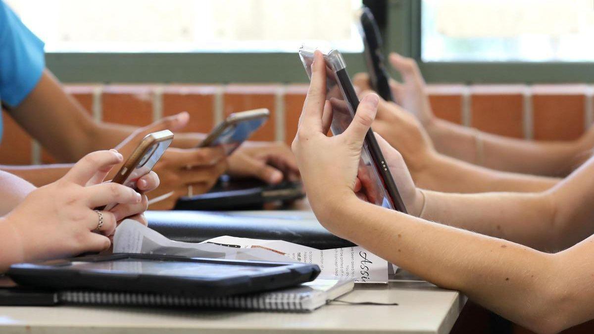 El uso de pantallas en las aulas se regulará en el próximo curso El uso de pantallas en las aulas se regulará en el próximo curso