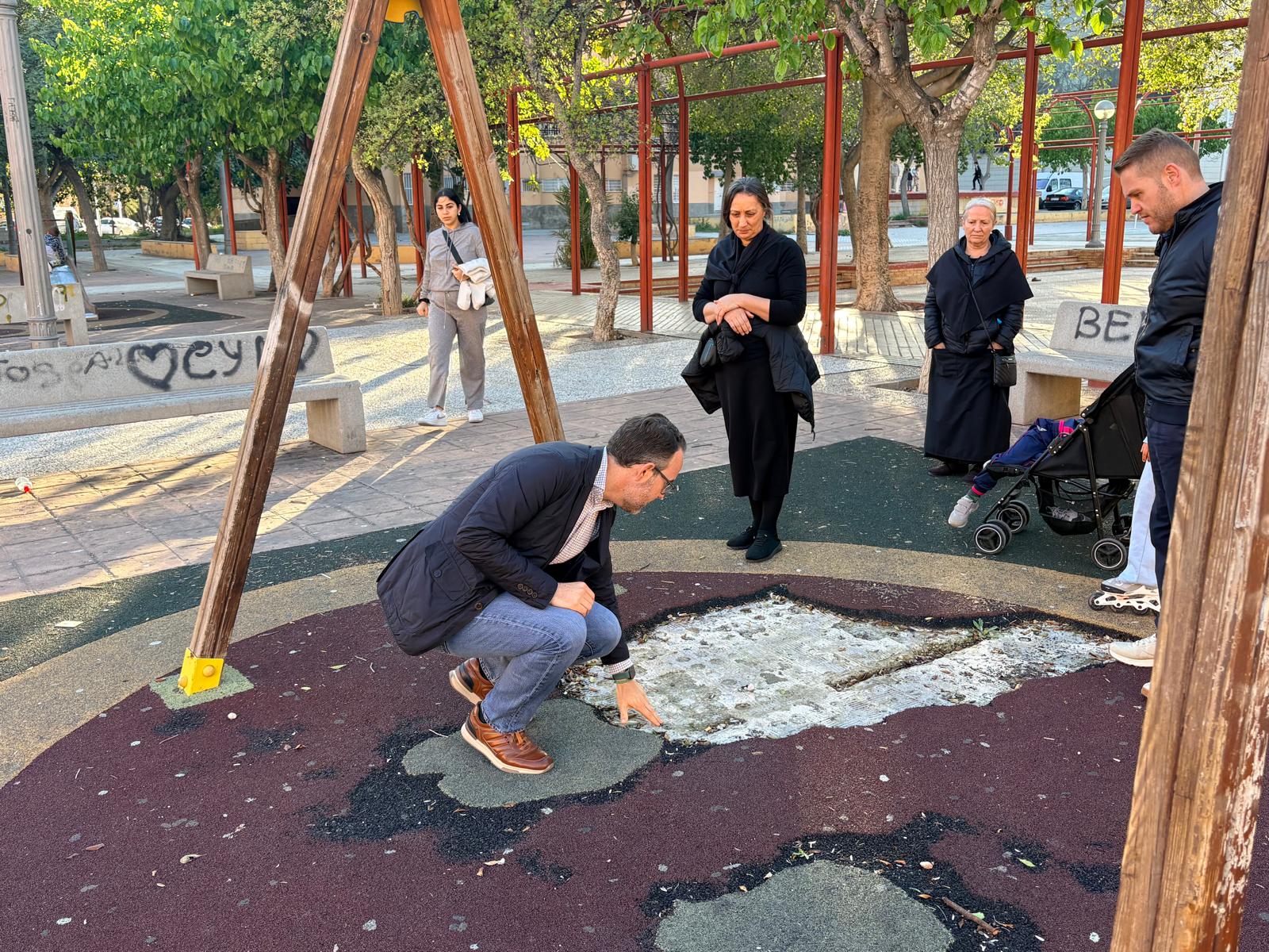 El PSOE de Elche exige acometer actuaciones urgentes de mantenimiento en el barrio Los Palmerales El PSOE de Elche exige acometer actuaciones urgentes de mantenimiento en el barrio Los Palmerales
