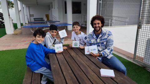 Milo, Sula, Marc y el profesor Josef Gonz&aacute;lez con las placas de Picto