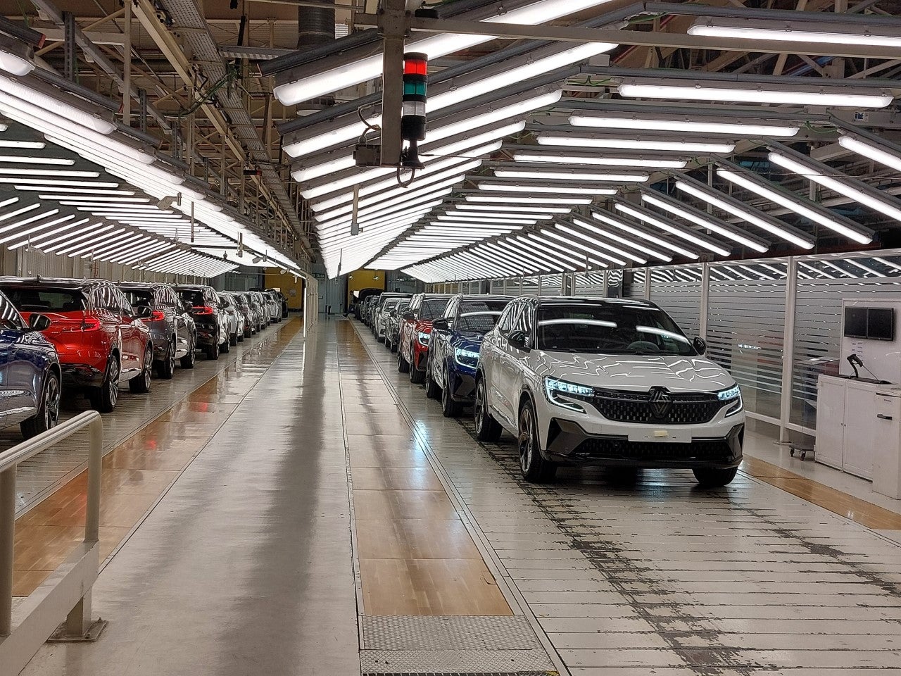 La factoría de Renault en Villamuriel trabajará en un turno de producción a partir del mes de julio La factoría de Renault en Villamuriel trabajará en un turno de producción a partir del mes de julio