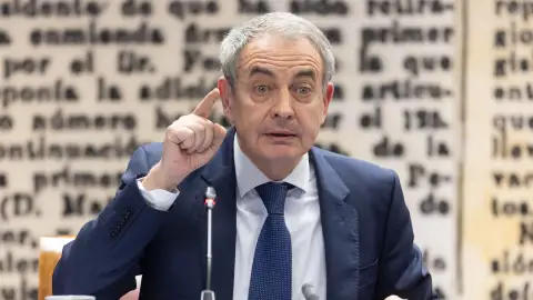 Zapatero, durante su comparecencia en el Senado el pasado 2 de marzo. Quién es Julio Martínez, el empresario amigo de Zapatero investigado por su relación con Plus Ultra