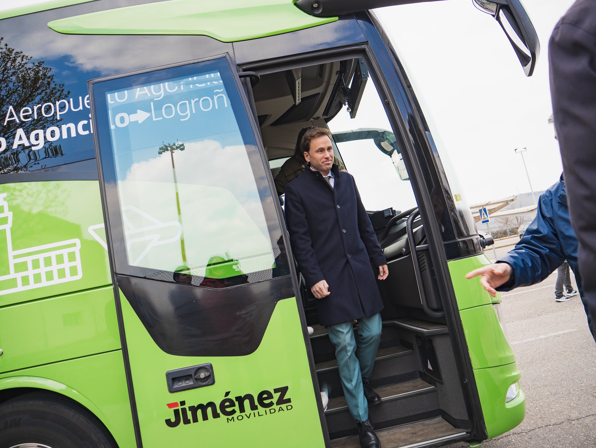 Un autobús conectará Logroño con el aeropuerto de Agoncillo por 5 euros Un autobús conectará Logroño con el aeropuerto de Agoncillo por 5 euros