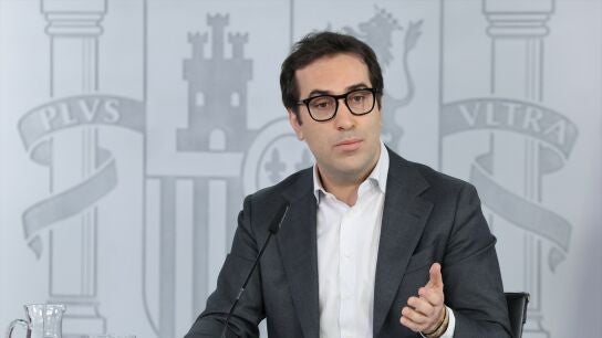 El ministro de Econom&iacute;a, Comercio y Empresa, Carlos Cuerpo, durante la rueda de prensa tras la celebraci&oacute;n del Consejo de Ministros en el Palacio de la Moncloa