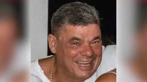 Imagen de Jesús Tavira incluida en el cartel de su desaparición. Giro en el caso del crimen de la viuda de la CAM: investigan la desaparición de un testigo clave cuyo coche