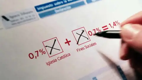 Imagen de las dos casillas marcadas en la declaración de la renta. Declaración de la Renta 2025: qué pasa si marco la casilla 106 y también la de la Iglesia