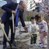 Madrid eleva a 4,4 millones las ayudas a proyectos de natalidad y apoyo a familias. Madrid eleva a 4,4 millones las ayudas a proyectos de natalidad y apoyo a familias.
