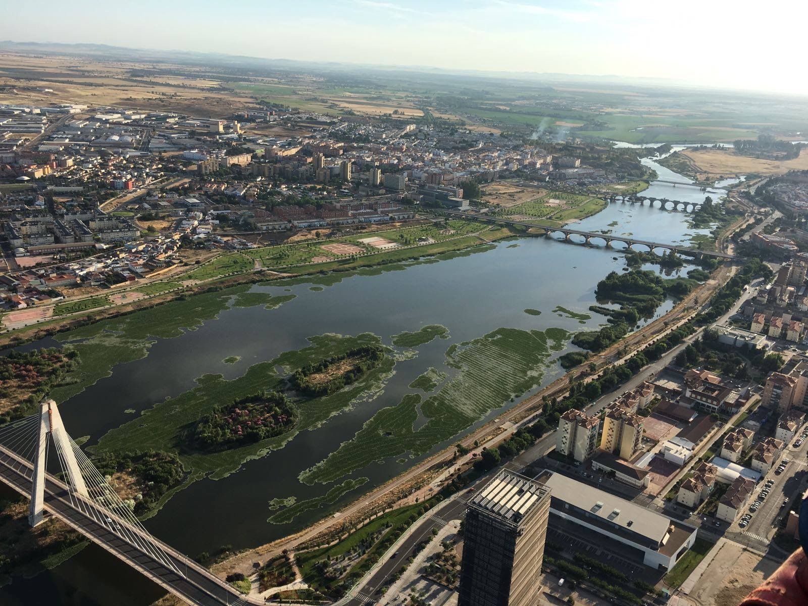 Fallece una mujer tras caer de una vivienda de un edificio en Badajoz Fallece una mujer tras caer de una vivienda de un edificio en Badajoz