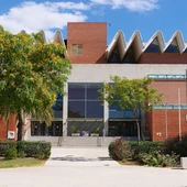 Aula Magna del edificio Altabix del campus de Elche de la Universidad Miguel Hernández. Aula Magna del edificio Altabix del campus de Elche de la Universidad Miguel Hernández.