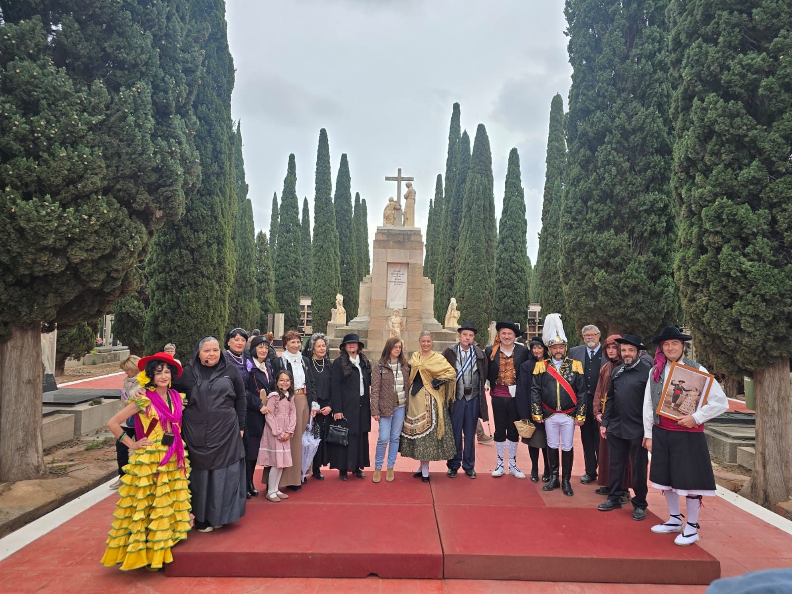 La cultura que ayuda: Viure la Mort dona la recaudación de “Dones Peculiars” a la Asociación MEF2C La cultura que ayuda: Viure la Mort dona la recaudación de “Dones Peculiars” a la Asociación MEF2C