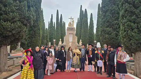 La cultura que ayuda:Viure la Mort dona la recaudación de “Dones Peculiars” a la Asociación MEF2C La cultura que ayuda:Viure la Mort dona la recaudación de “Dones Peculiars” a la Asociación MEF2C