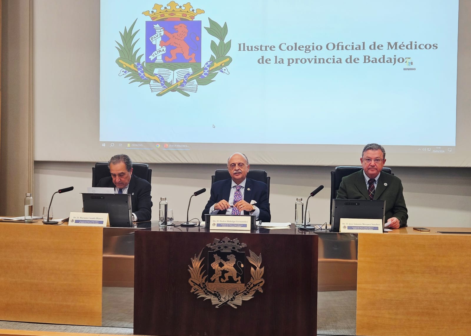 El Colegio de Médicos de Badajoz distingue a la Confederación Española de Sindicatos Médicos con su Medalla de Oro El Colegio de Médicos de Badajoz distingue a la Confederación Española de Sindicatos Médicos con su Medalla de Oro