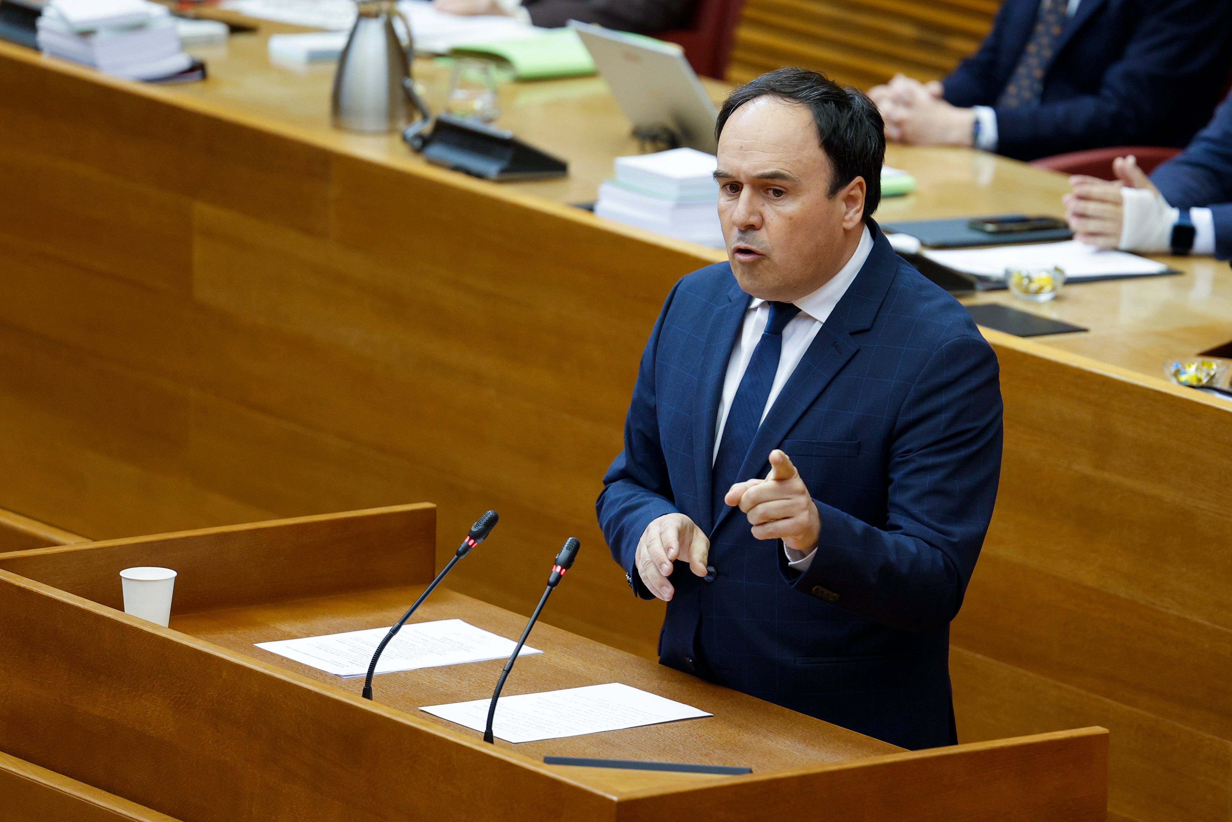 La izquierda carga contra Llorca por el acceso de su pareja a la Diputación de Valencia La izquierda carga contra Llorca por el acceso de su pareja a la Diputación de Valencia