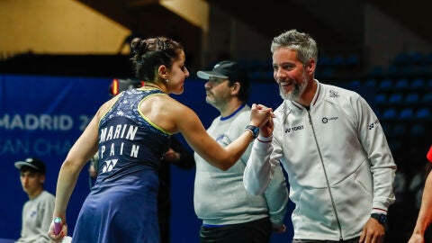 Carolina Mar&iacute;n con su entrenador Fernando Rivas