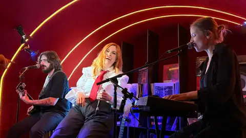 Leire Martínez en Local de Ensayo Europa FM Leire Martínez en Local de Ensayo Europa FM