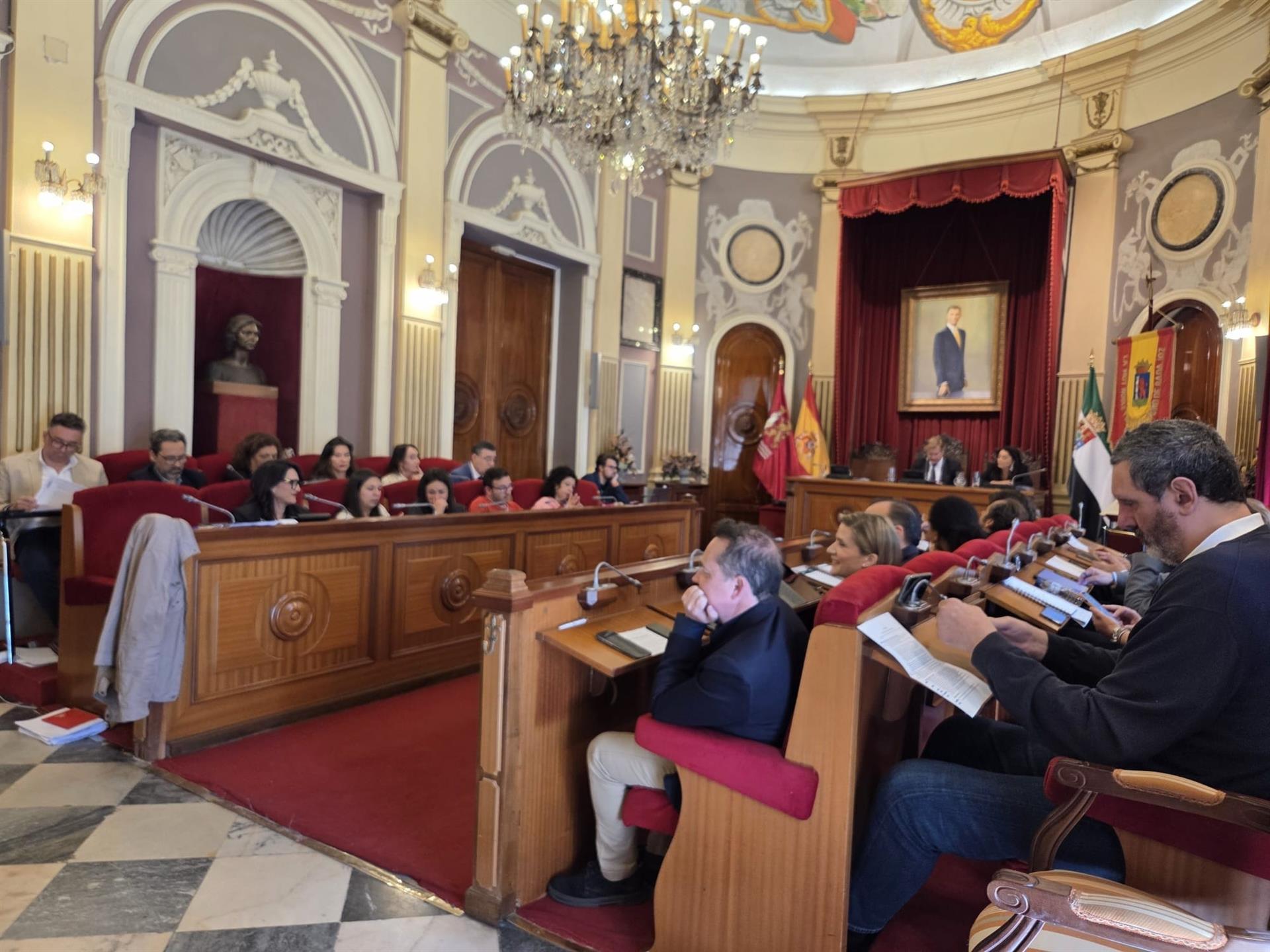 Badajoz rechaza la imposición de menús halal en centros públicos con el voto a favor de PP, Vox y el edil no adscrito Badajoz rechaza la imposición de menús halal en centros públicos con el voto a favor de PP, Vox y el edil no adscrito