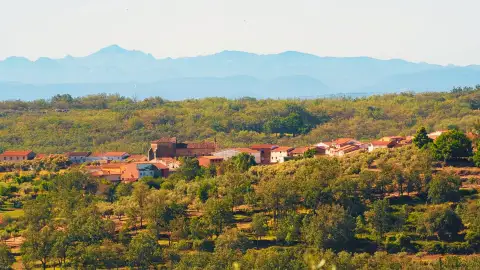Un desprendimiento de tierra deja sin agua potable a Robledillo de la Vera Un desprendimiento de tierra deja sin agua potable a Robledillo de la Vera