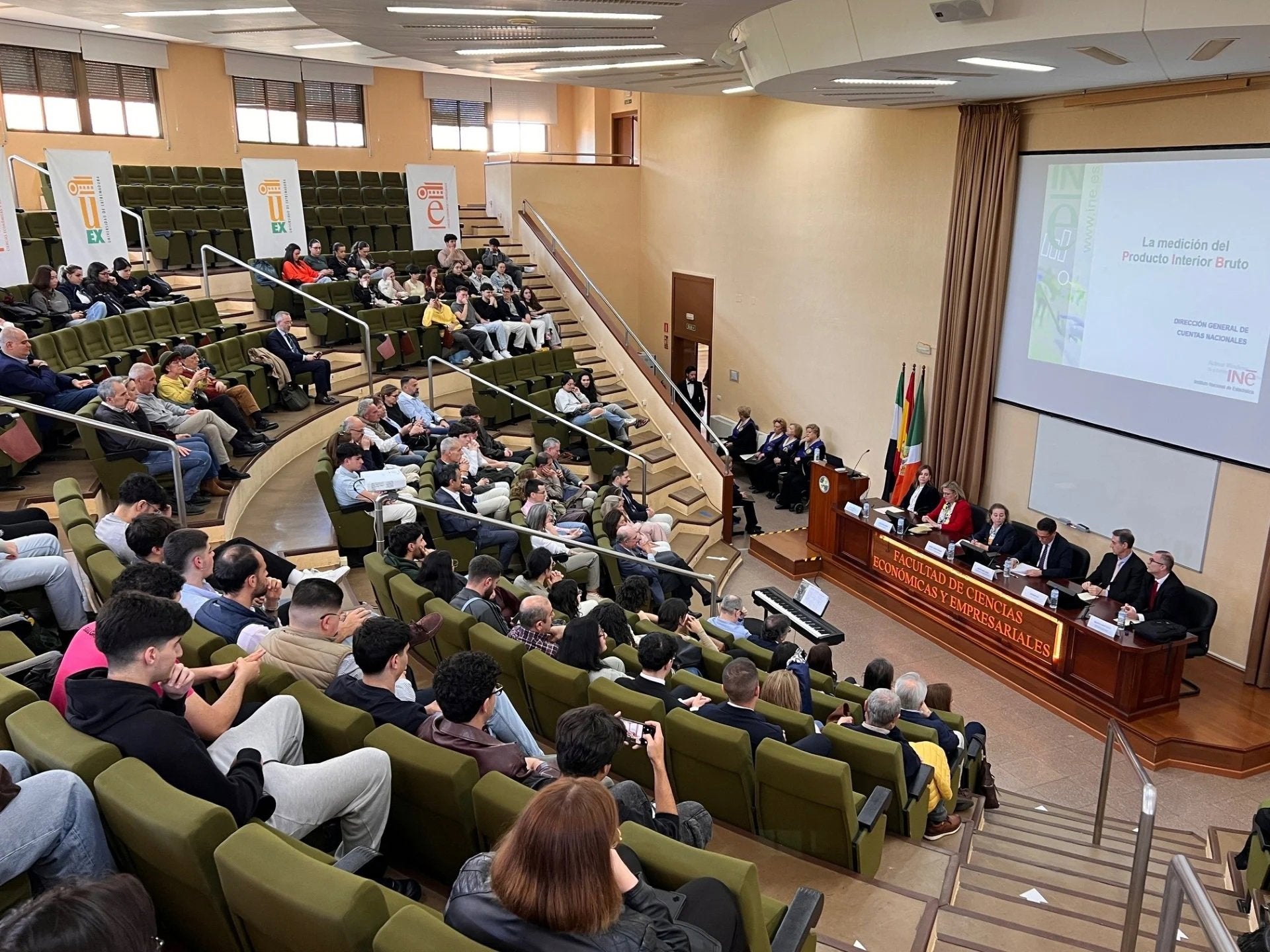 La Facultad de Ciencias Económicas y Empresariales de la UEx celebra la festividad de San Vicente Ferrer La Facultad de Ciencias Económicas y Empresariales de la UEx celebra la festividad de San Vicente Ferrer