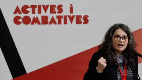 Mónica Oltra interviene en el séptimo congreso ordinario de Iniciativa, la formación ecosocialista de la coalición Compromís, en Valencia. Mónica Oltra interviene en el séptimo congreso ordinario de Iniciativa, la formación ecosocialista de la coalición Compromís, en Valencia.