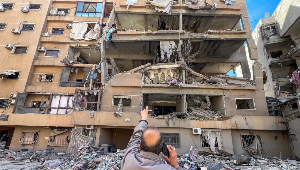 Un edificio derruido por culpa de un misil