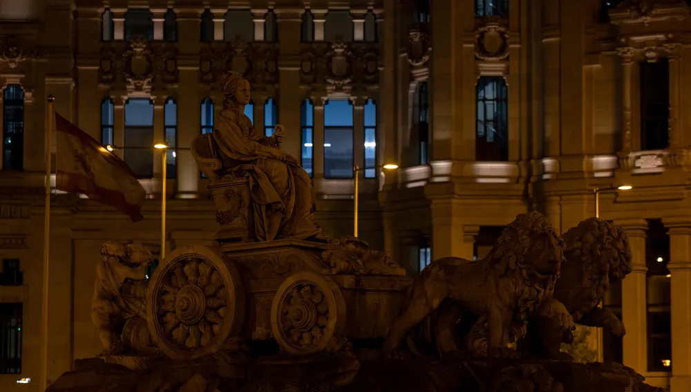 La fuente de Cibeles en Madrid se une al apagón simbólico de la Hora del Planeta, el mayor movimiento global en defensa de la naturaleza La fuente de Cibeles en Madrid se une al apagón simbólico de la Hora del Planeta, el mayor movimiento global en defensa de la naturaleza