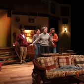 Un instant de l'obra de teatre 'La presència', que es pot gaudir al Teatre Borràs de Barcelona Un instant de l'obra de teatre 'La presència', que es pot gaudir al Teatre Borràs de Barcelona