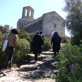 Escalinata empedrada que puja cap al Castell