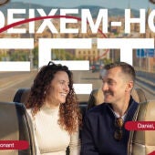 El cartell de la campanya 'Deixem-ho fet! Dona sang abans de marxar', ens presenta la Gina i en Daniel 