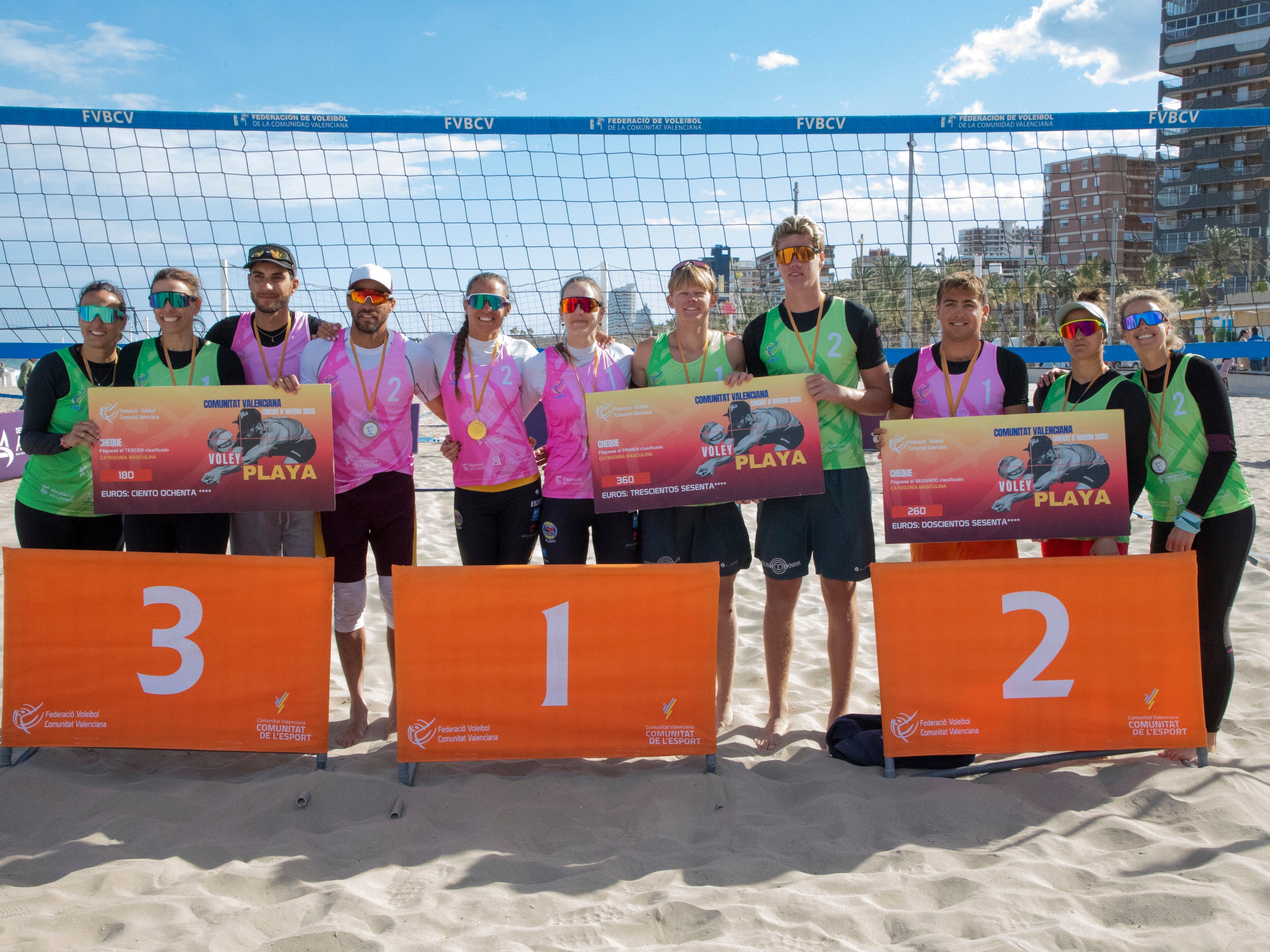 Los hermanos Kjemperud dan espectáculo en Alicante en la final del Circuito de Invierno de vóley playa Los hermanos Kjemperud dan espectáculo en Alicante en la final del Circuito de Invierno de vóley playa