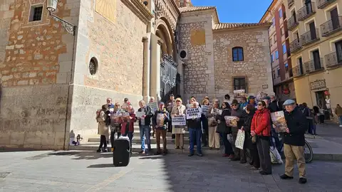 Concentración en la plaza de la Catedral de Teruel Concentración en la plaza de la Catedral de Teruel