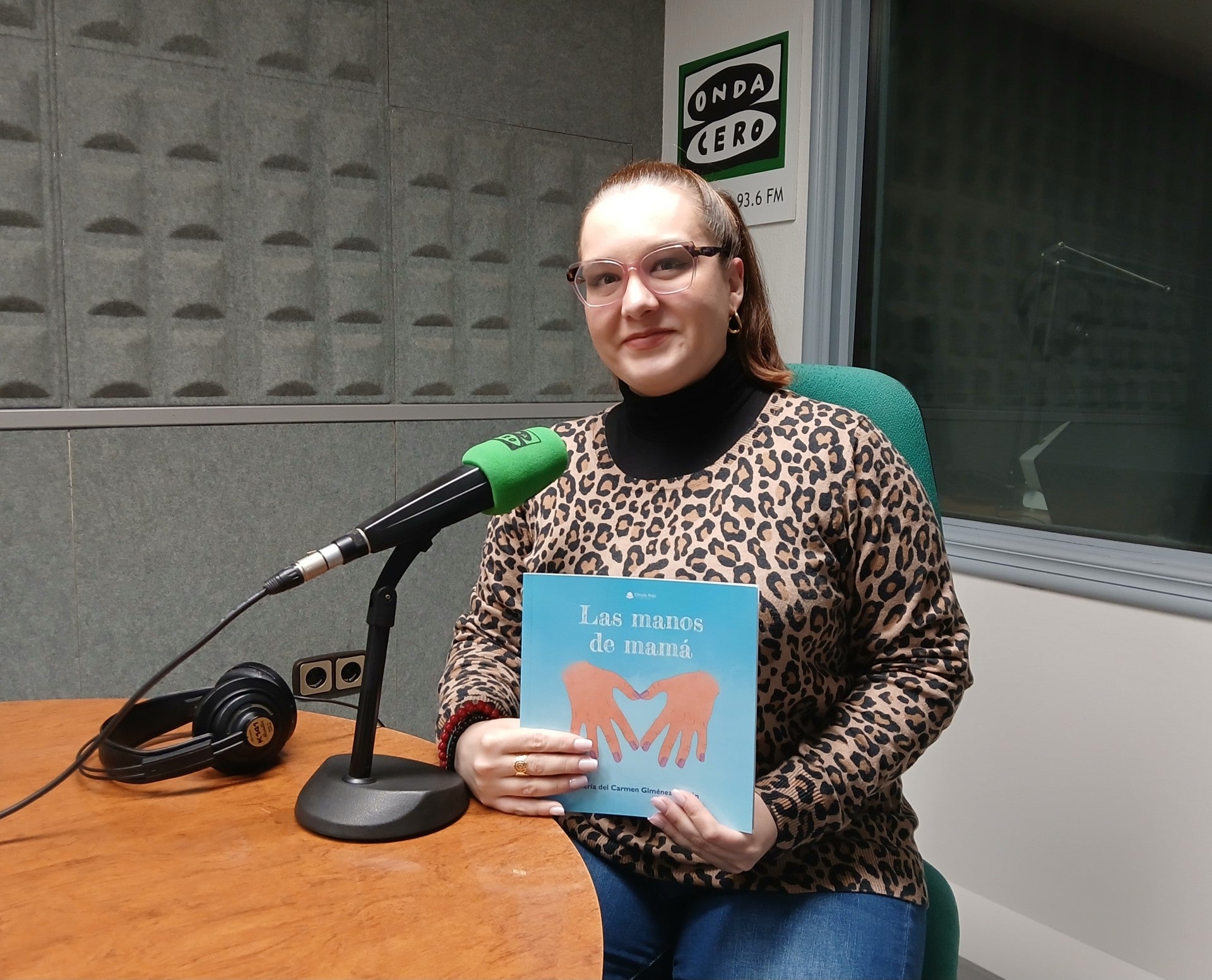 La oriolana María del Carmen Giménez llena de sensibilidad y matices 'Las manos de mamá', su segundo cuento infantil La oriolana María del Carmen Giménez llena de sensibilidad y matices 'Las manos de mamá', su segundo cuento infantil