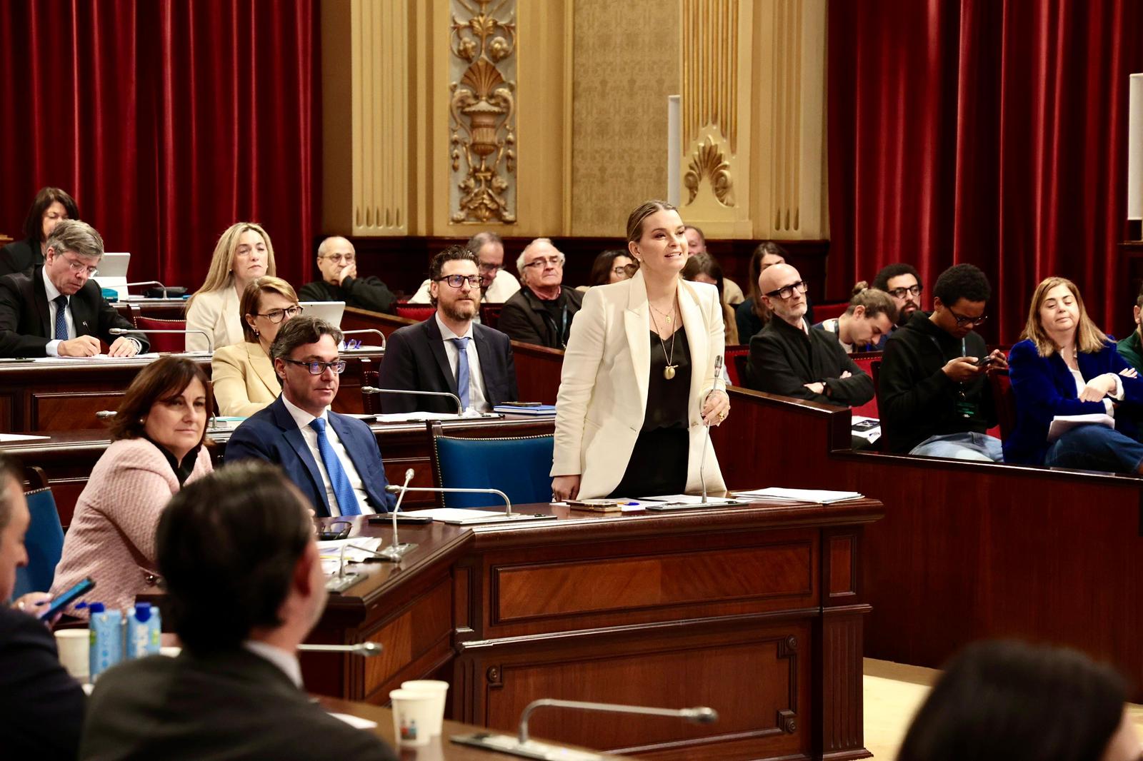 Prohens defiende que aprobará las medidas anticrisis solo un mes después y acusa al PSIB de hacer "espectáculo" Prohens defiende que aprobará las medidas anticrisis solo un mes después y acusa al PSIB de hacer "espectáculo"