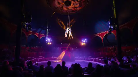 Artistas del Circo Raluy actuando en Palma de Mallorca Artistas del Circo Raluy actuando en Palma de Mallorca