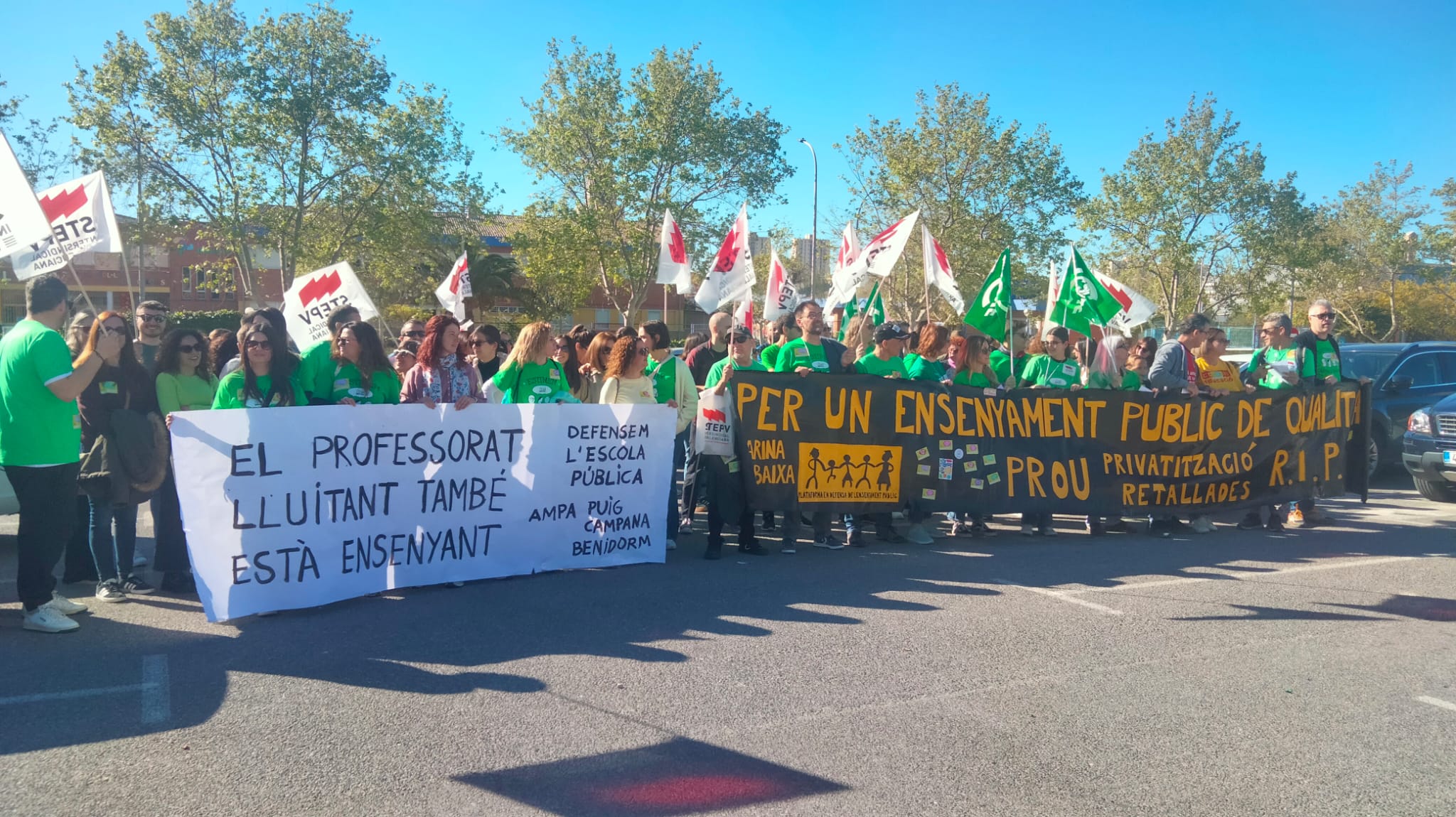 Los docentes de la Marina Baixa inician la huelga con una concentración en Benidorm Los docentes de la Marina Baixa inician la huelga con una concentración en Benidorm