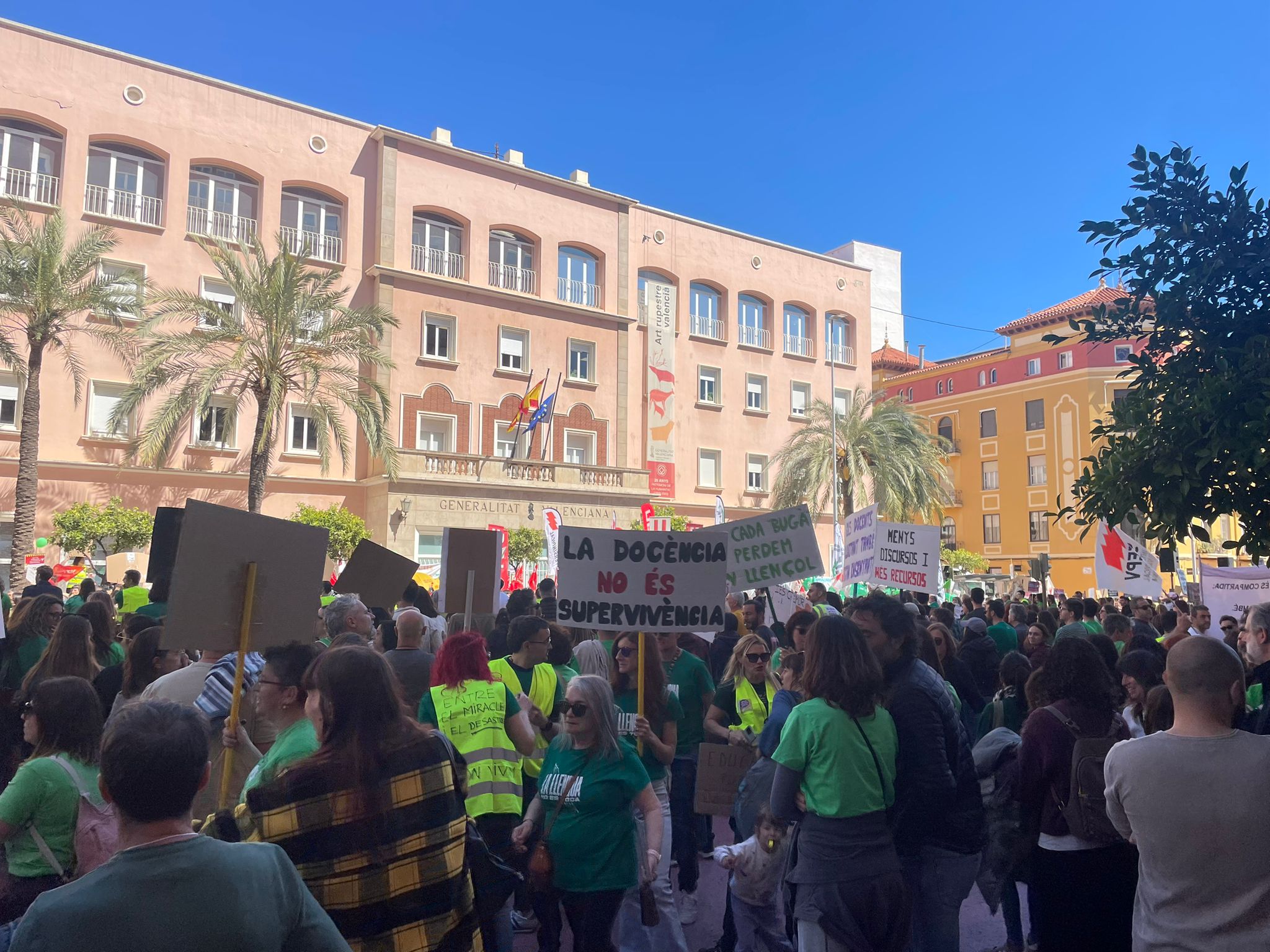 Masiva manifestación del profesorado en Castellón en la jornada de huelga educativa Masiva manifestación del profesorado en Castellón en la jornada de huelga educativa