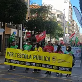Cabecera de la manifestación por la educación pública celebra en Elche. Cabecera de la manifestación por la educación pública celebra en Elche.