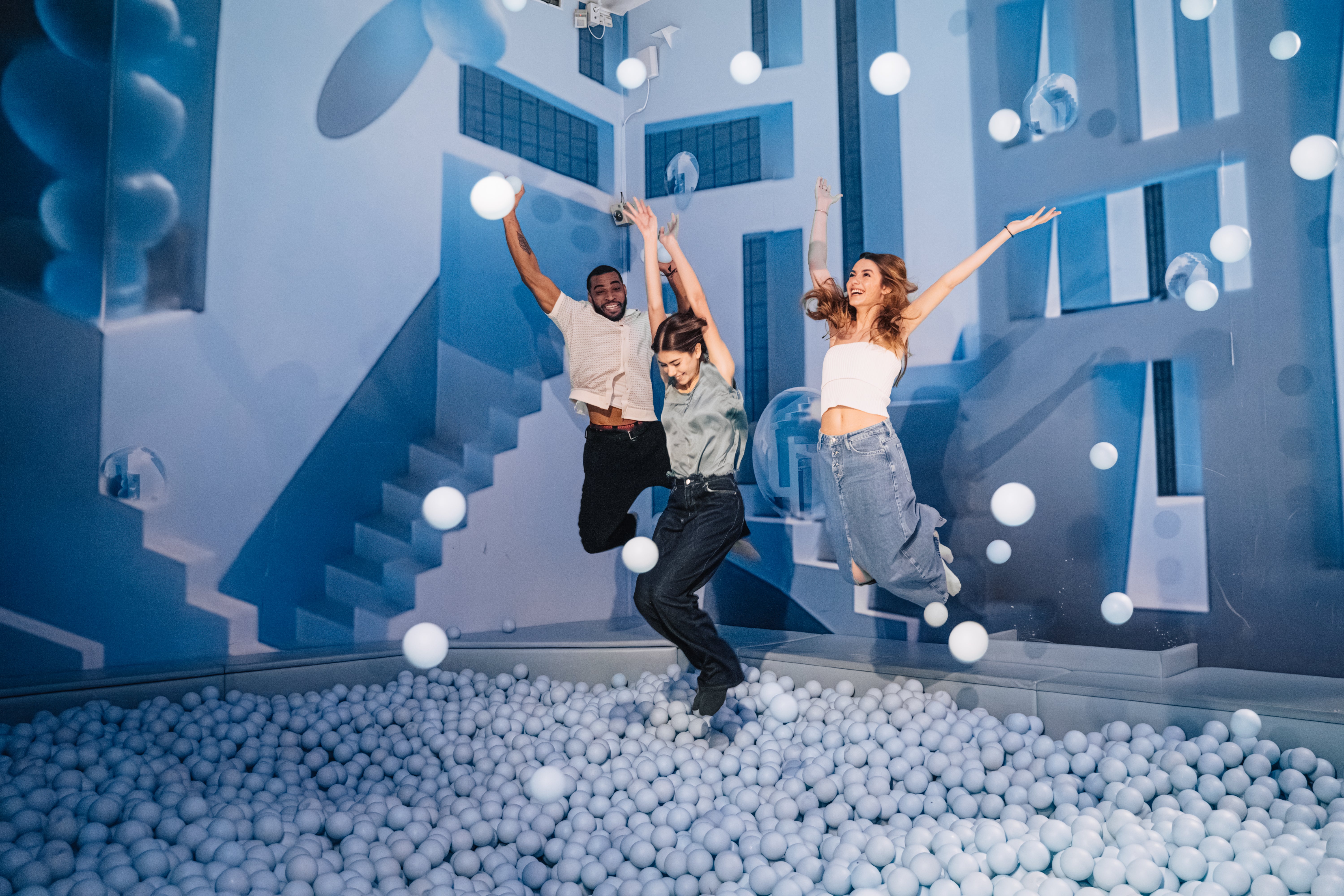 Sala de piscina de bolas en IKONO Madrid. Sala de piscina de bolas en IKONO Madrid.