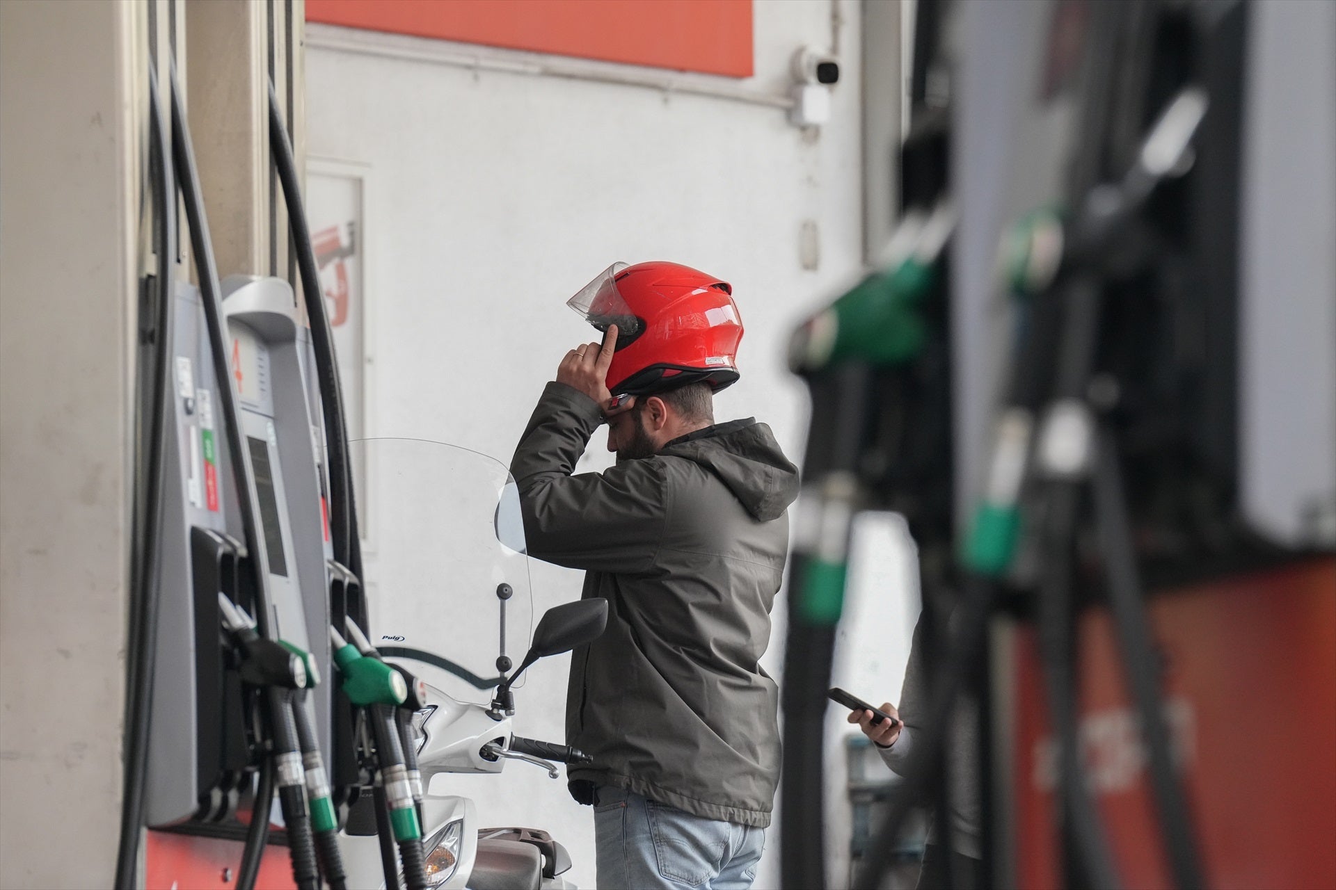 El plan de Bruselas para ahorrar combustible: teletrabajo, reducir velocidad en autopista e incluso rotación por matrícula El plan de Bruselas para ahorrar combustible: teletrabajo, reducir velocidad en autopista e incluso rotación por matrícula