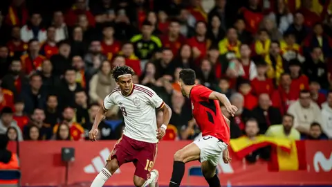 Lamine Yamal en un duelo en el partido ante Egipto Lamine Yamal en un duelo en el partido ante Egipto