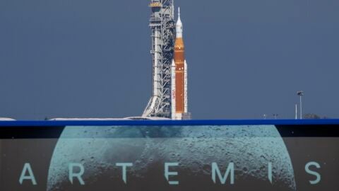 Fotograf&iacute;a de archivo del cohete SLS (Space Launch System) con una c&aacute;psula Orion, parte de la misi&oacute;n Artemis 2/ FE/EPA/CRISTOBAL HERRERA 