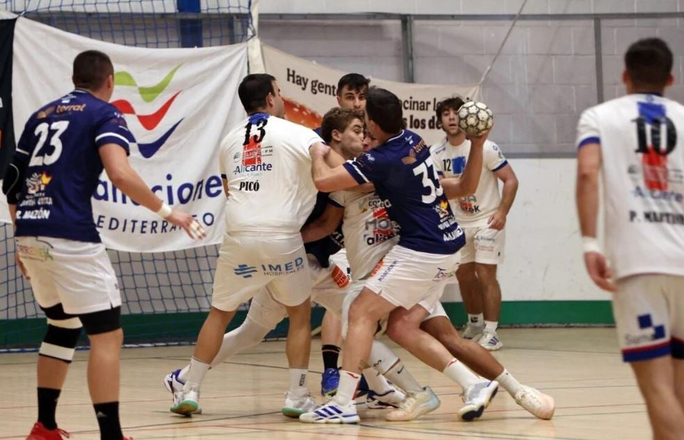 El CBM Mare Nostrum Torrevieja cede ante el Jeovent Leganés en el Cecilio Gallego (18-26) El CBM Mare Nostrum Torrevieja cede ante el Jeovent Leganés en el Cecilio Gallego (18-26)