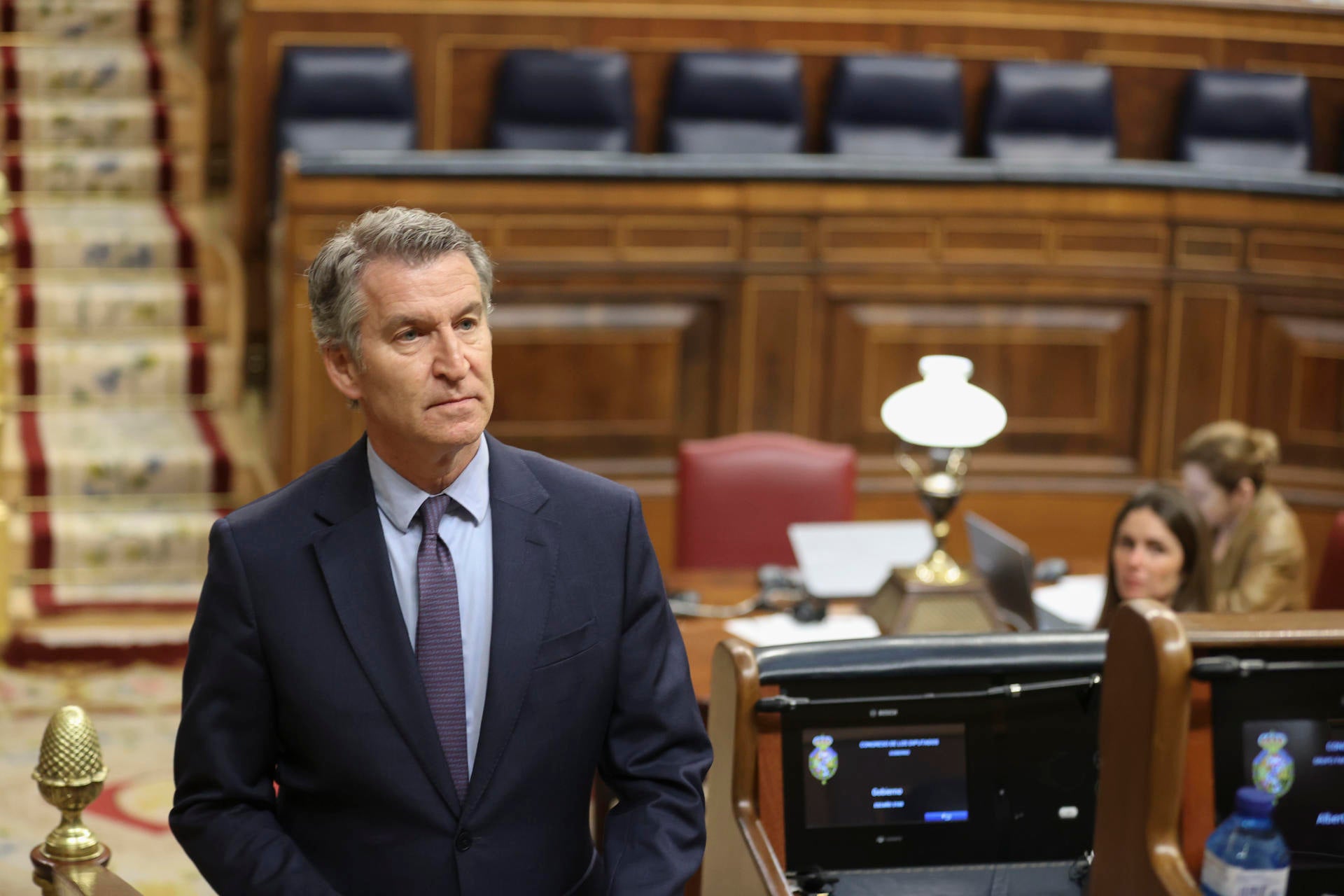 Feijóo vuelve a ofrecerse a Vox tras los resultados en Castilla y León: "La gente manda y nosotros tenemos que obedecer" Feijóo vuelve a ofrecerse a Vox tras los resultados en Castilla y León: "La gente manda y nosotros tenemos que obedecer"