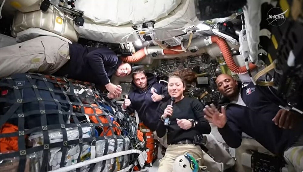 Tripulantes de la misión Artemis II en el interior de la nave Orion 