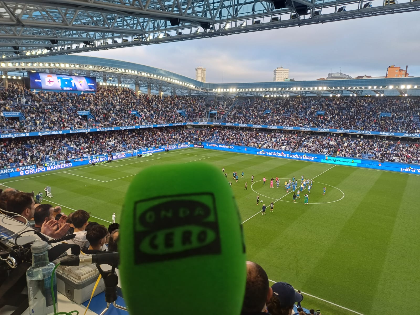 Ambientazo en Riazor para el Deportivo 1-Málaga1, ante 28423 espectadores, récord de asistencia en segunda División Ambientazo en Riazor para el Deportivo 1-Málaga1, ante 28423 espectadores, récord de asistencia en segunda División