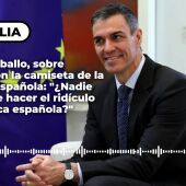 Javier Caraballo, sobre Sánchez con la camiseta de la selección española: "¿Nadie se cansa de hacer el ridículo en la política española?"