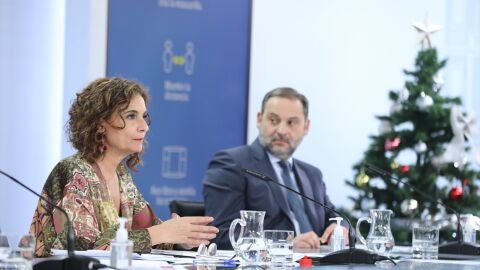 Foto de archivo con Mar&iacute;a Jes&uacute;s Montero y Jos&eacute; Luis &Aacute;balos