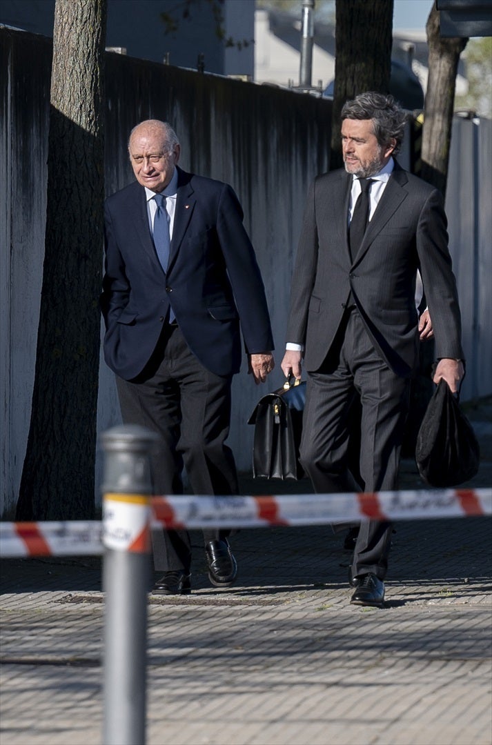 Lo que se juzga en el caso 'Kitchen': la cúpula de Interior de Rajoy se sienta en el banquillo por el espionaje a Bárcenas Lo que se juzga en el caso 'Kitchen': la cúpula de Interior de Rajoy se sienta en el banquillo por el espionaje a Bárcenas