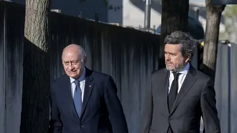 El exministro del Interior Jorge Fernández Díaz (i) a su llegada al primer día del juicio de la Operación Kitchen, en la Audiencia Nacional El exministro del Interior Jorge Fernández Díaz (i) a su llegada al primer día del juicio de la Operación Kitchen, en la Audiencia Nacional